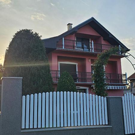 Guest House Lona 골루바츠 외부 사진