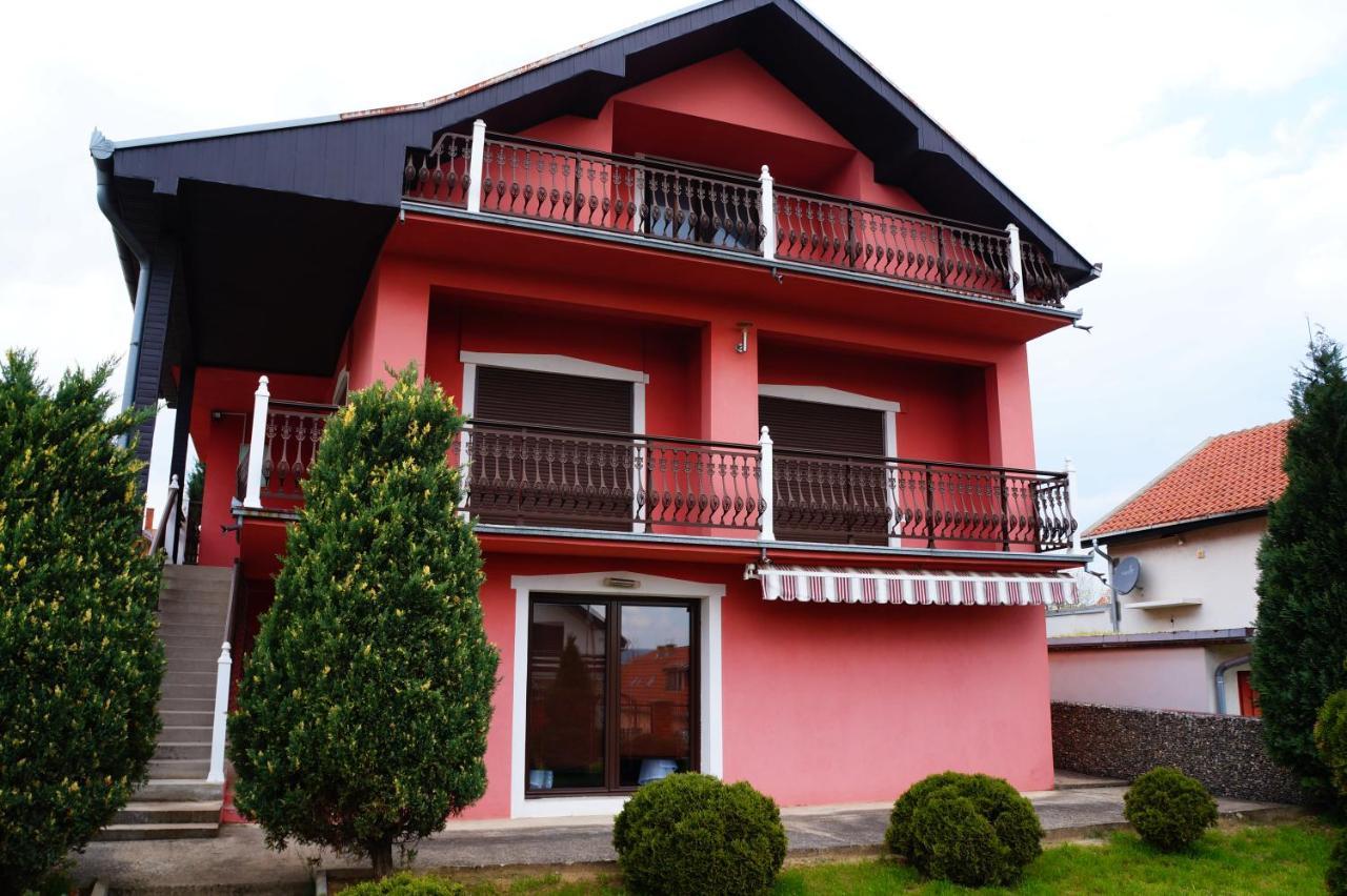 Guest House Lona 골루바츠 외부 사진
